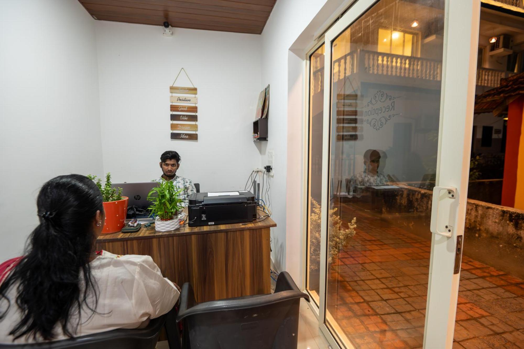 Morjim Sea Waves-Beach Front Hotel Extérieur photo
