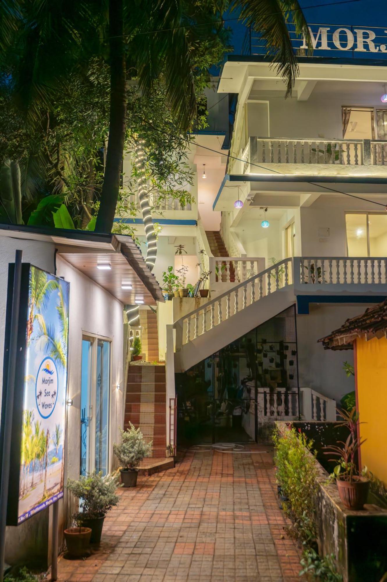 Morjim Sea Waves-Beach Front Hotel Extérieur photo