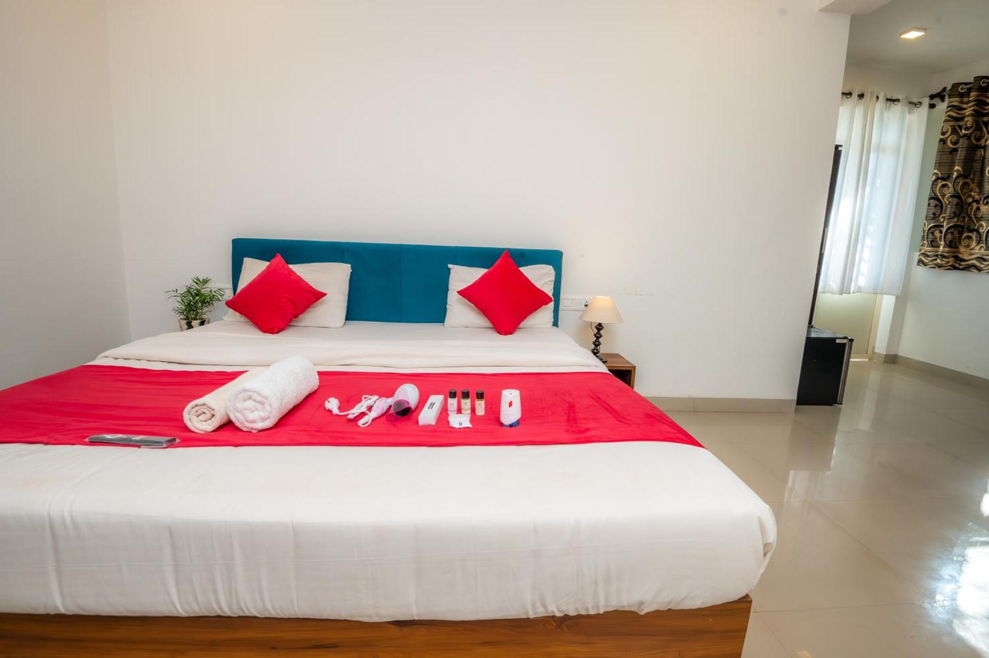 Morjim Sea Waves-Beach Front Hotel Extérieur photo