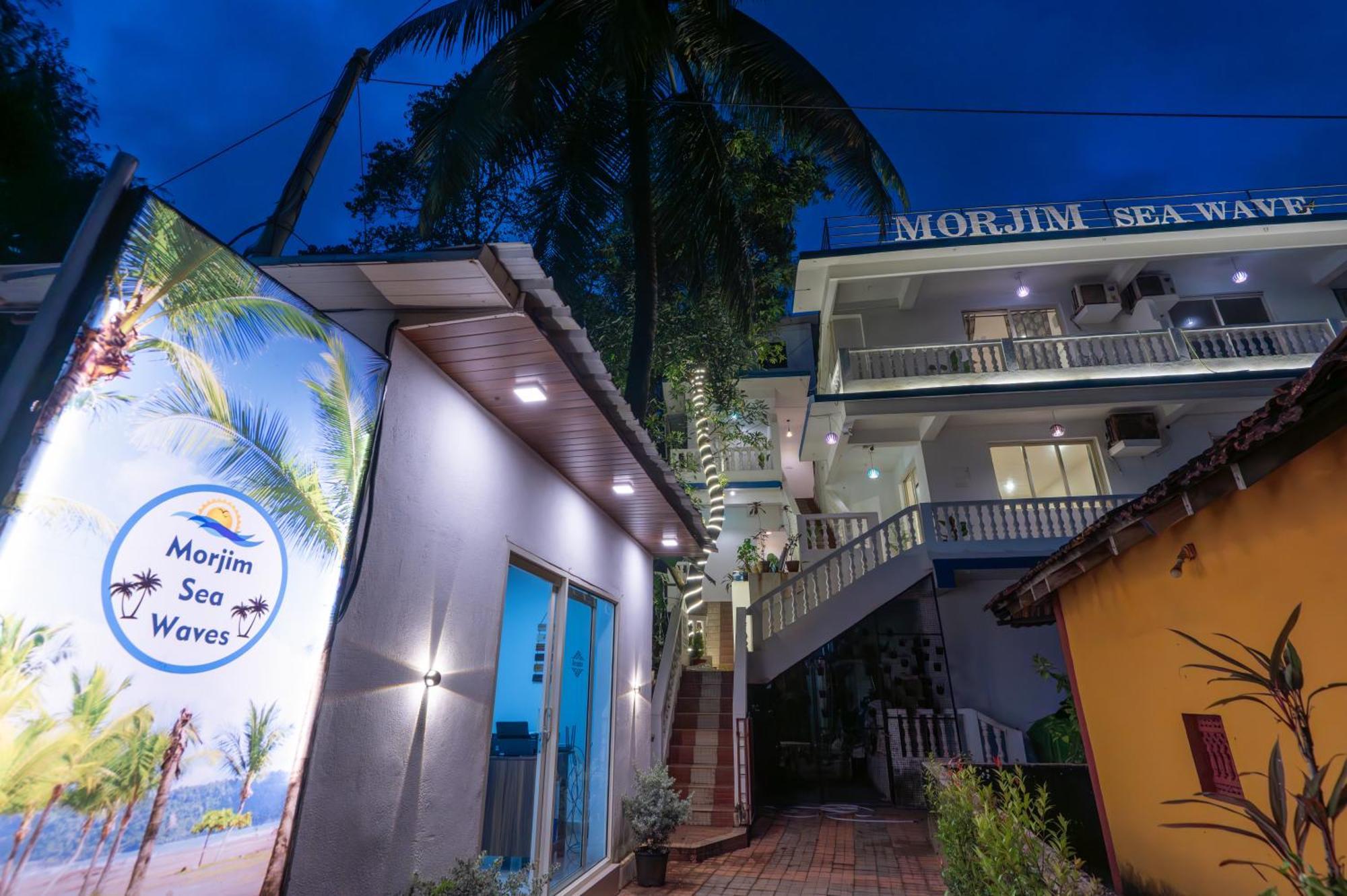 Morjim Sea Waves-Beach Front Hotel Extérieur photo